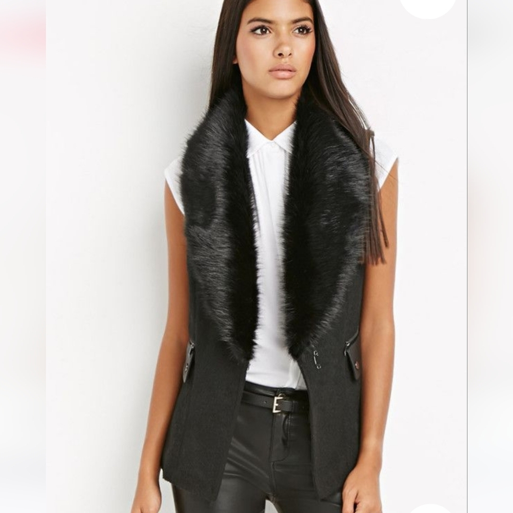 F21 Black Faux Fur Collar Vest with Faux Leather Trim Size M
